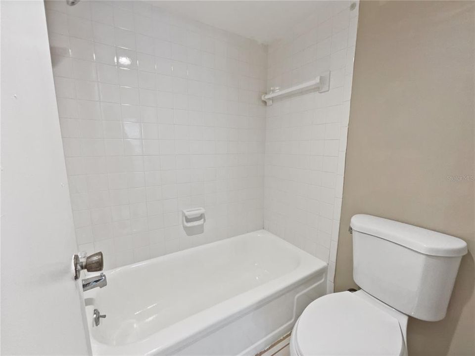 For Sale: $241,000 (2 beds, 2 baths, 940 Square Feet)