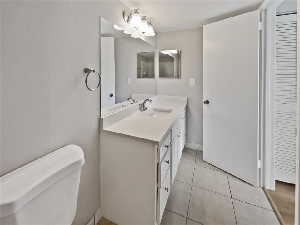 For Sale: $241,000 (2 beds, 2 baths, 940 Square Feet)