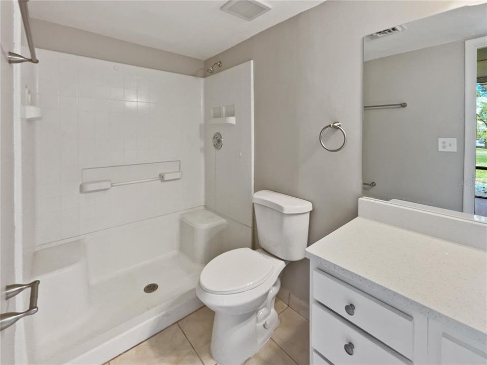 For Sale: $241,000 (2 beds, 2 baths, 940 Square Feet)