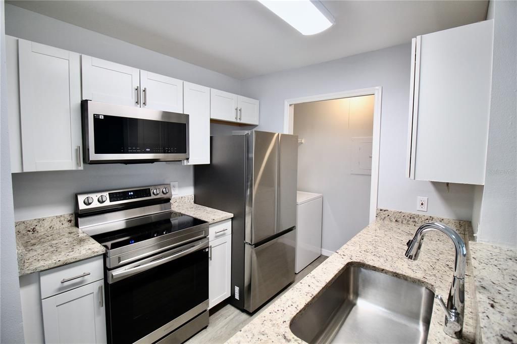 For Sale: $169,900 (1 beds, 1 baths, 722 Square Feet)