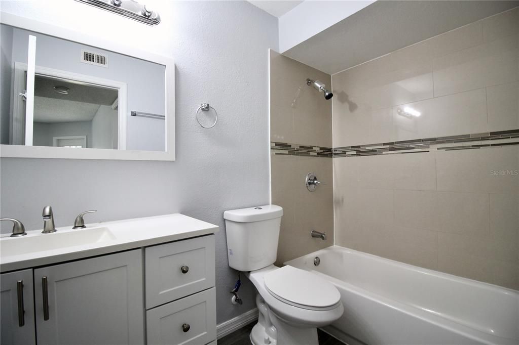 For Sale: $169,900 (1 beds, 1 baths, 722 Square Feet)