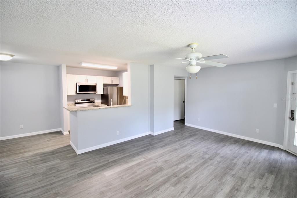 For Sale: $169,900 (1 beds, 1 baths, 722 Square Feet)