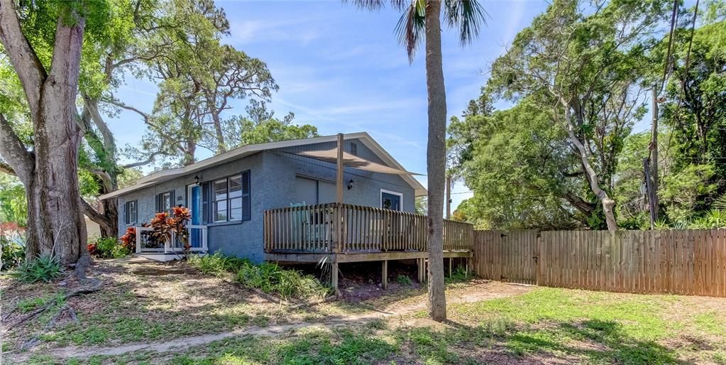 Recently Rented: $1,950 (3 beds, 1 baths, 912 Square Feet)