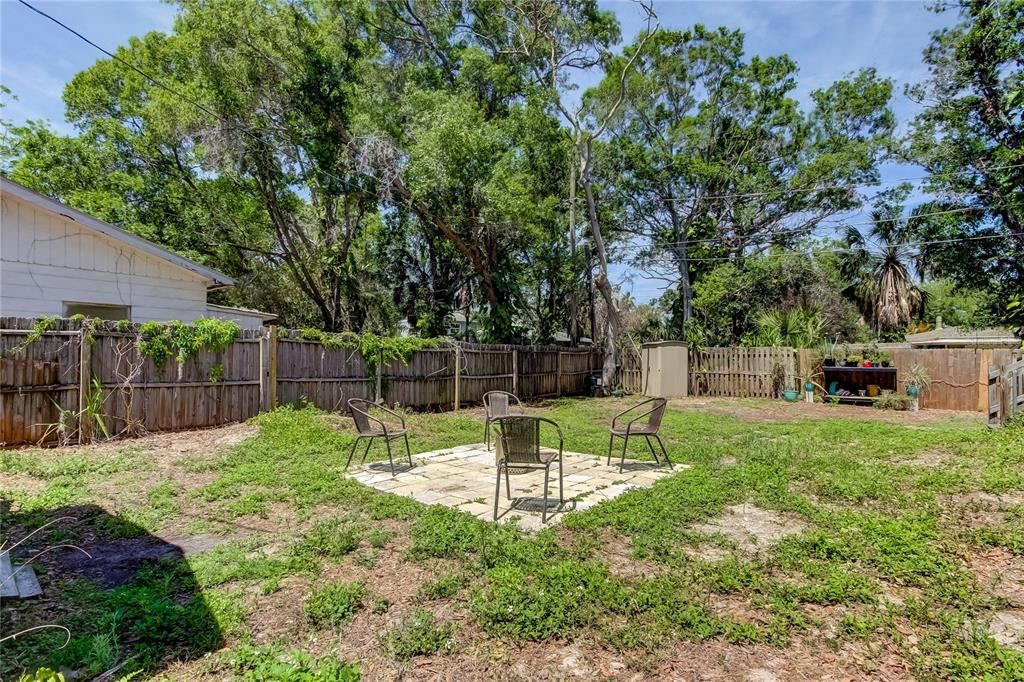 Recently Rented: $1,950 (3 beds, 1 baths, 912 Square Feet)