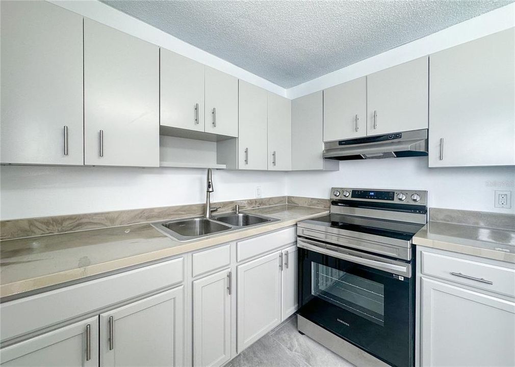 For Rent: $1,750 (2 beds, 2 baths, 953 Square Feet)