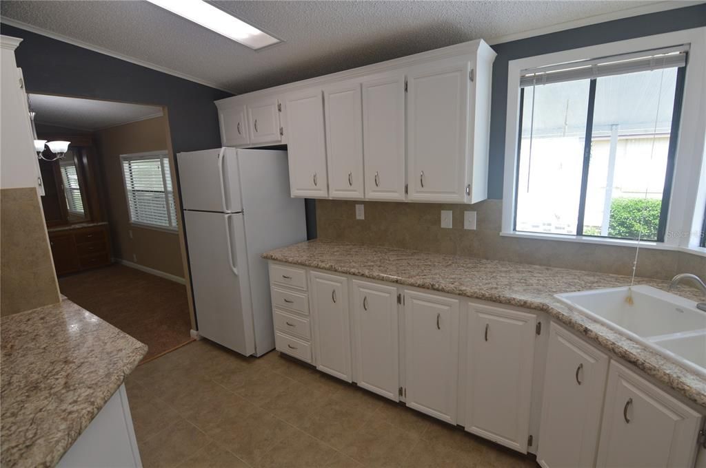 For Sale: $165,000 (2 beds, 2 baths, 1292 Square Feet)