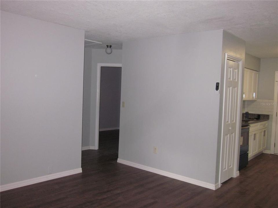 For Rent: $1,400 (2 beds, 1 baths, 702 Square Feet)