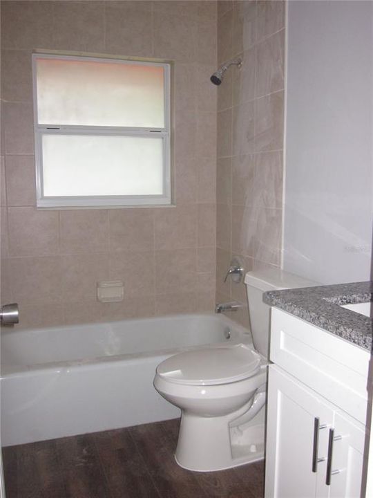 For Rent: $1,400 (2 beds, 1 baths, 702 Square Feet)