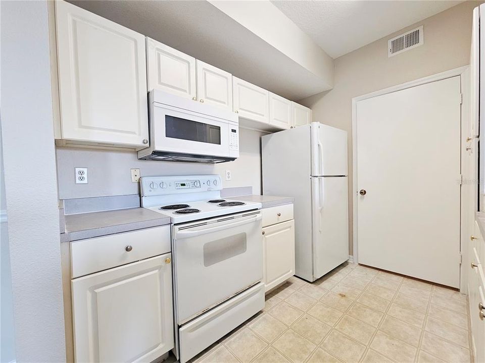 For Rent: $1,600 (2 beds, 1 baths, 1018 Square Feet)