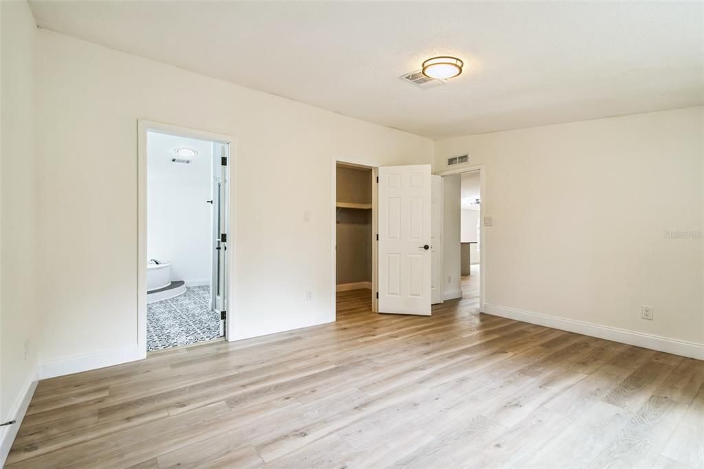 For Sale: $250,000 (4 beds, 2 baths, 1782 Square Feet)