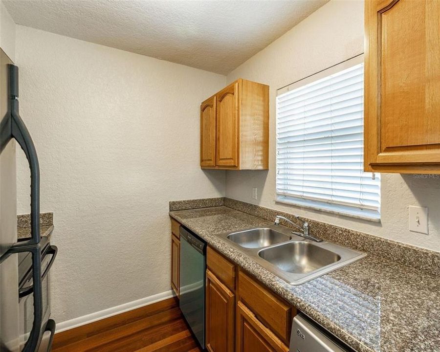 For Sale: $185,000 (1 beds, 1 baths, 620 Square Feet)