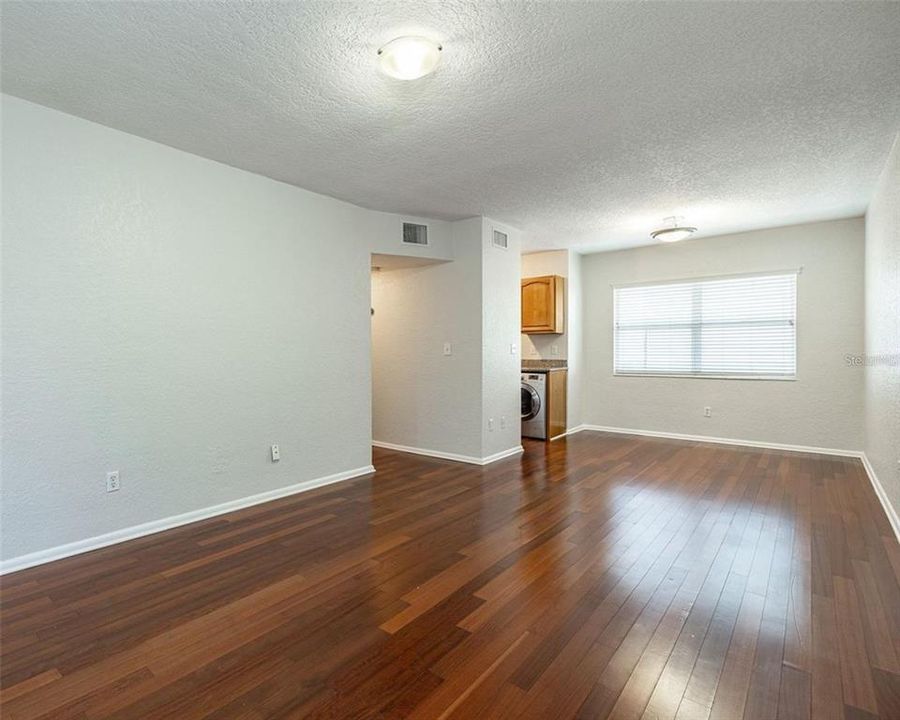 For Sale: $192,000 (1 beds, 1 baths, 620 Square Feet)