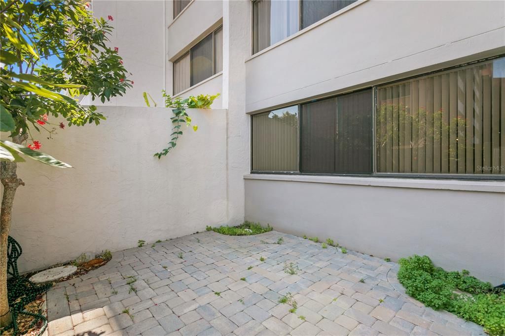 For Sale: $475,000 (2 beds, 2 baths, 1308 Square Feet)