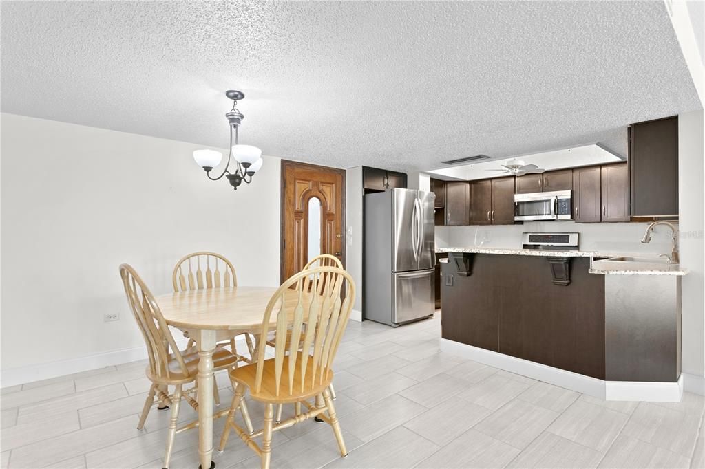 For Sale: $475,000 (2 beds, 2 baths, 1308 Square Feet)