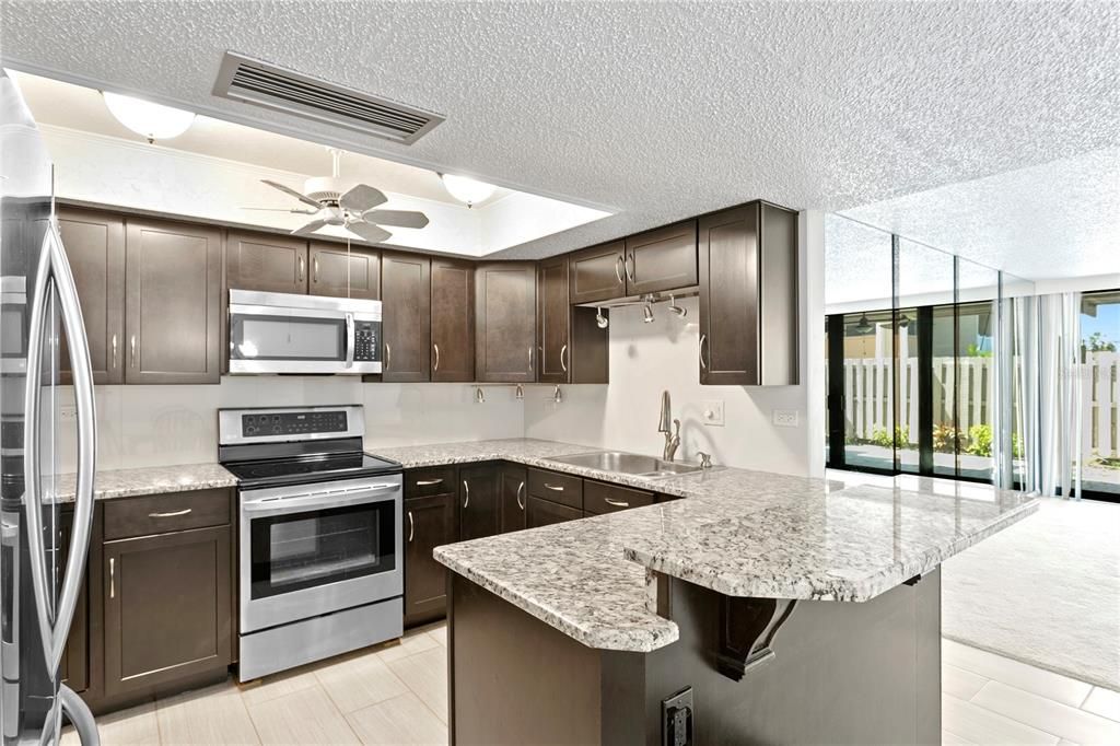 For Sale: $475,000 (2 beds, 2 baths, 1308 Square Feet)