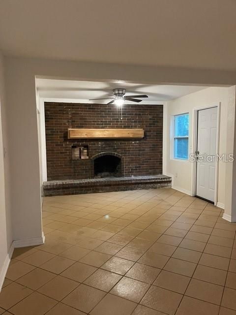 Active With Contract: $1,995 (3 beds, 2 baths, 1218 Square Feet)