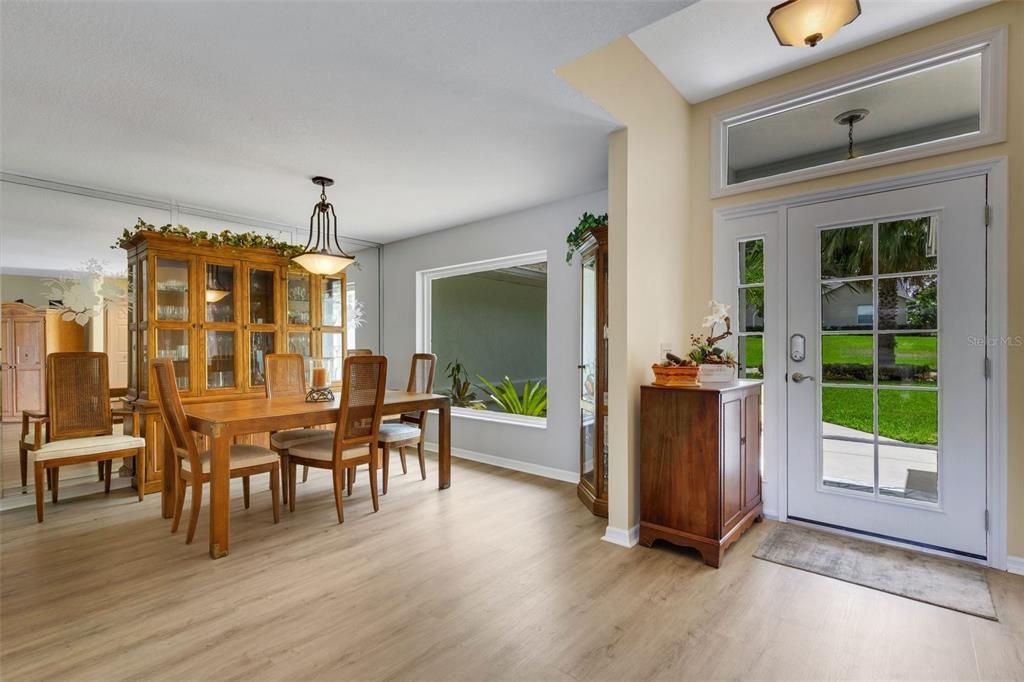 This home is flooded with natural light along with amazing views of the lake from many of its rooms. The dining room