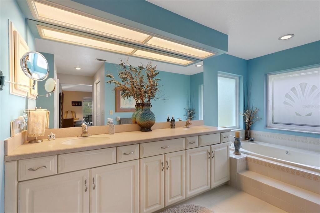 Vanity area & jetted tub in the owners en-suite bath