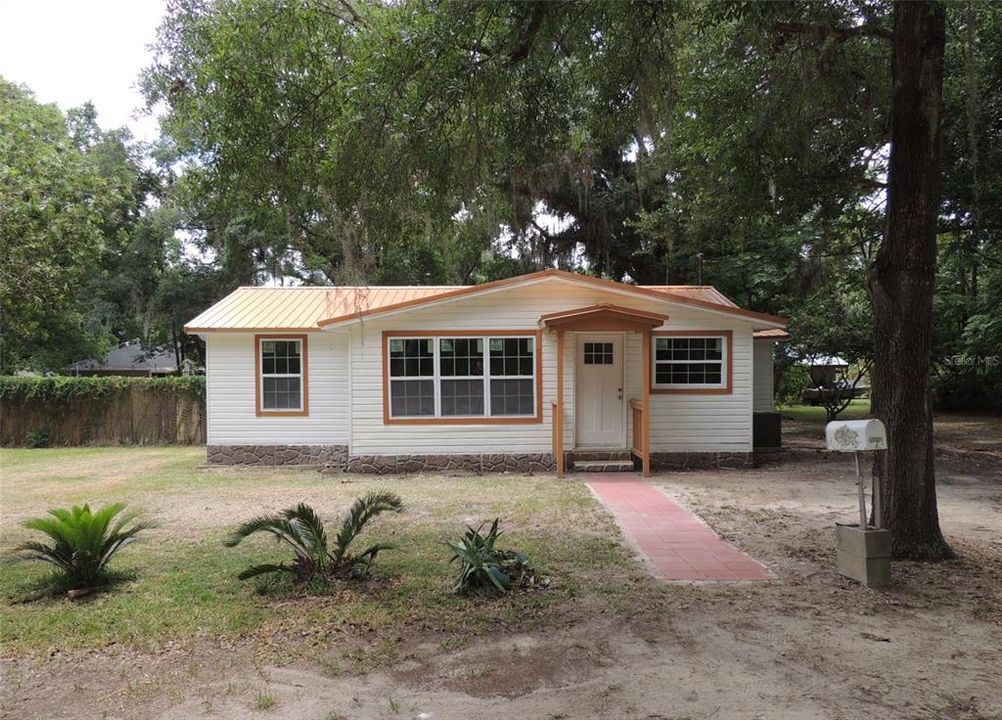 For Sale: $199,500 (3 beds, 1 baths, 920 Square Feet)