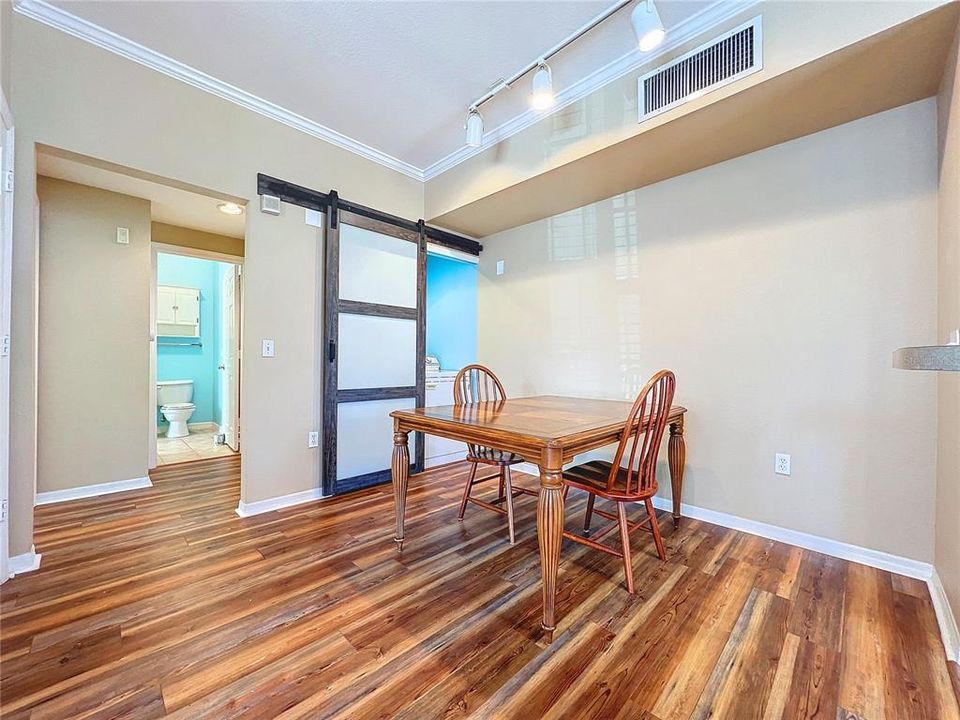 Active With Contract: $205,000 (1 beds, 1 baths, 848 Square Feet)