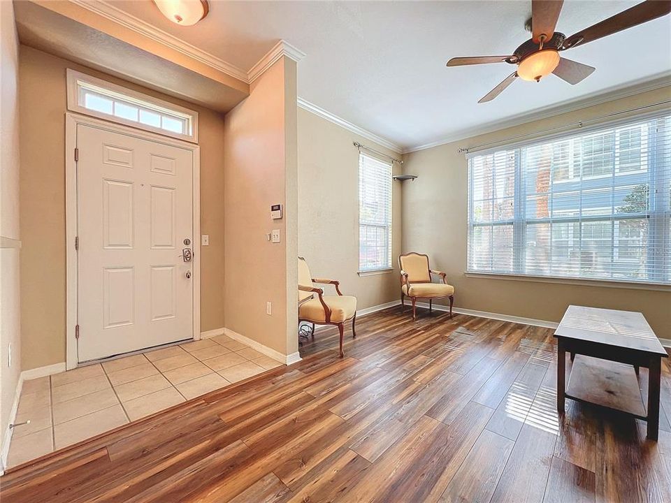 Active With Contract: $205,000 (1 beds, 1 baths, 848 Square Feet)