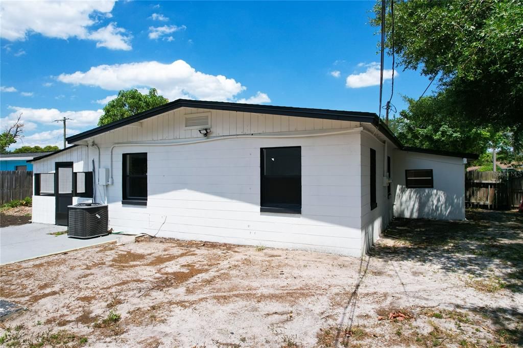 Active With Contract: $350,000 (3 beds, 2 baths, 1356 Square Feet)