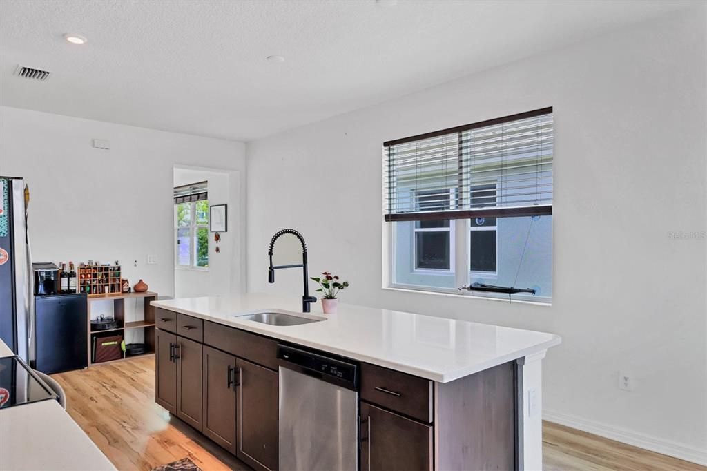 Active With Contract: $350,000 (3 beds, 2 baths, 1626 Square Feet)