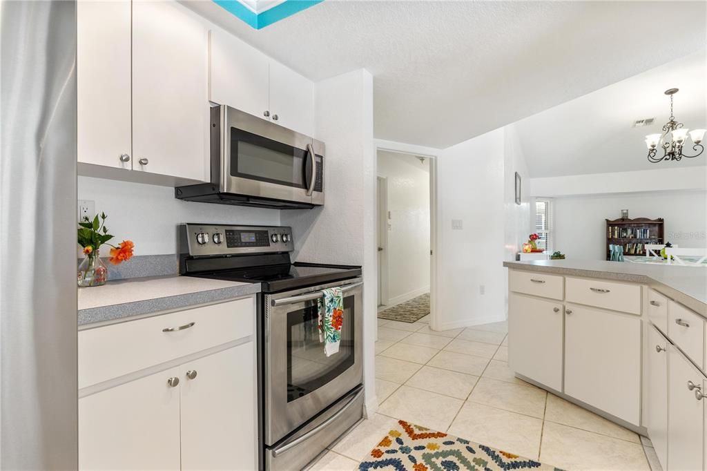 For Sale: $424,900 (3 beds, 2 baths, 1966 Square Feet)