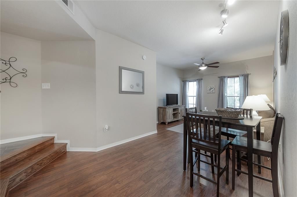 Active With Contract: $2,975 (2 beds, 2 baths, 1231 Square Feet)