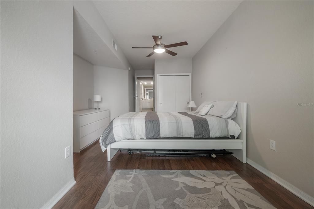 Active With Contract: $2,975 (2 beds, 2 baths, 1231 Square Feet)