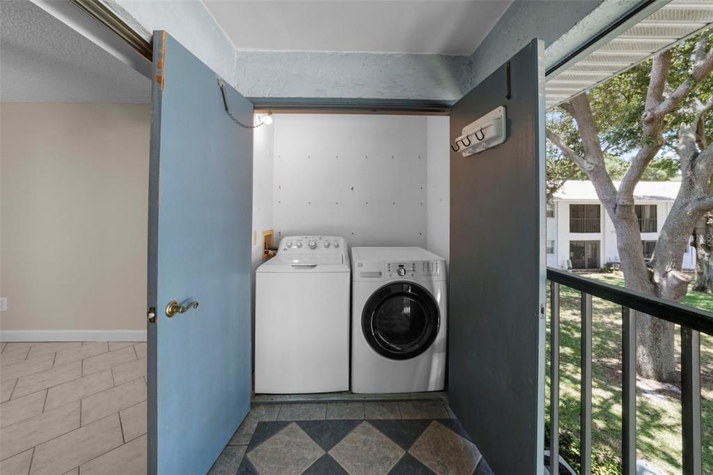 For Sale: $225,000 (2 beds, 1 baths, 781 Square Feet)
