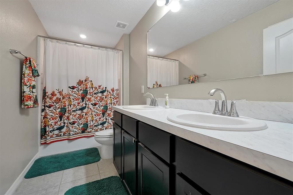 Active With Contract: $315,000 (3 beds, 2 baths, 1762 Square Feet)