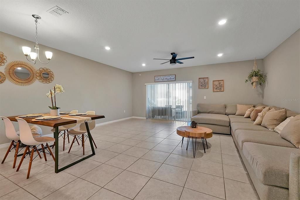 Active With Contract: $315,000 (3 beds, 2 baths, 1762 Square Feet)