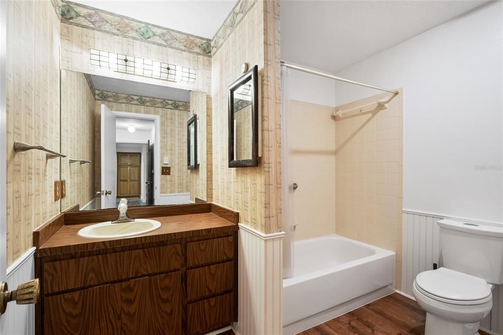 合同活跃: $229,900 (3 贝兹, 2 浴室, 1790 平方英尺)