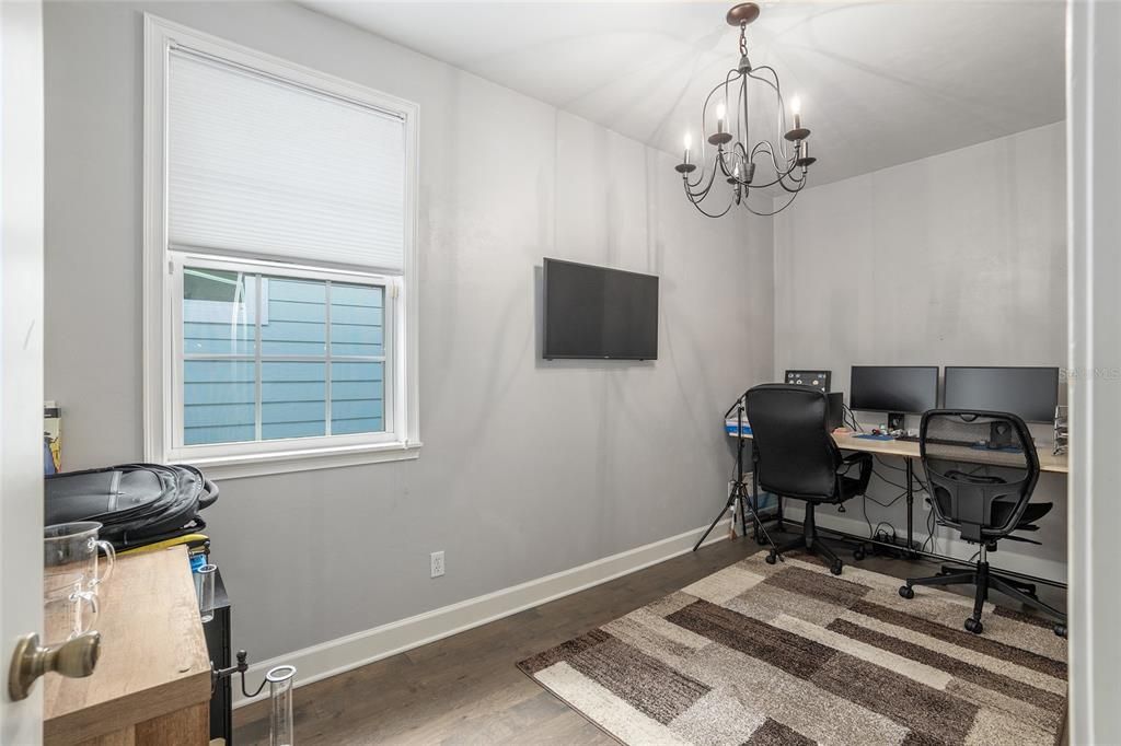 Active With Contract: $434,000 (3 beds, 2 baths, 1925 Square Feet)