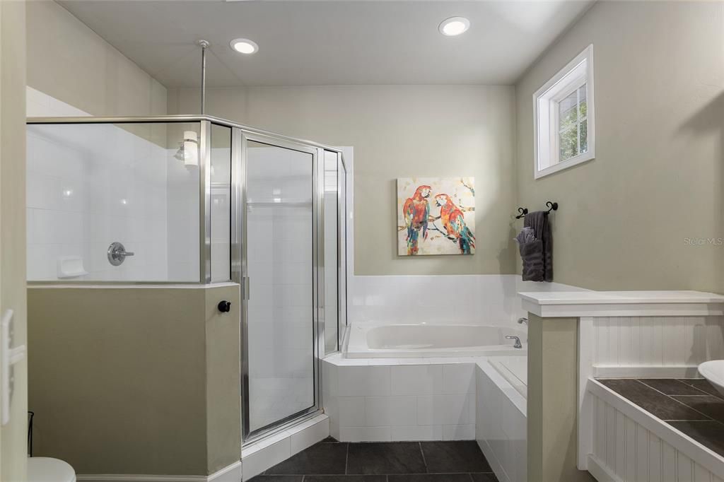 Active With Contract: $434,000 (3 beds, 2 baths, 1925 Square Feet)