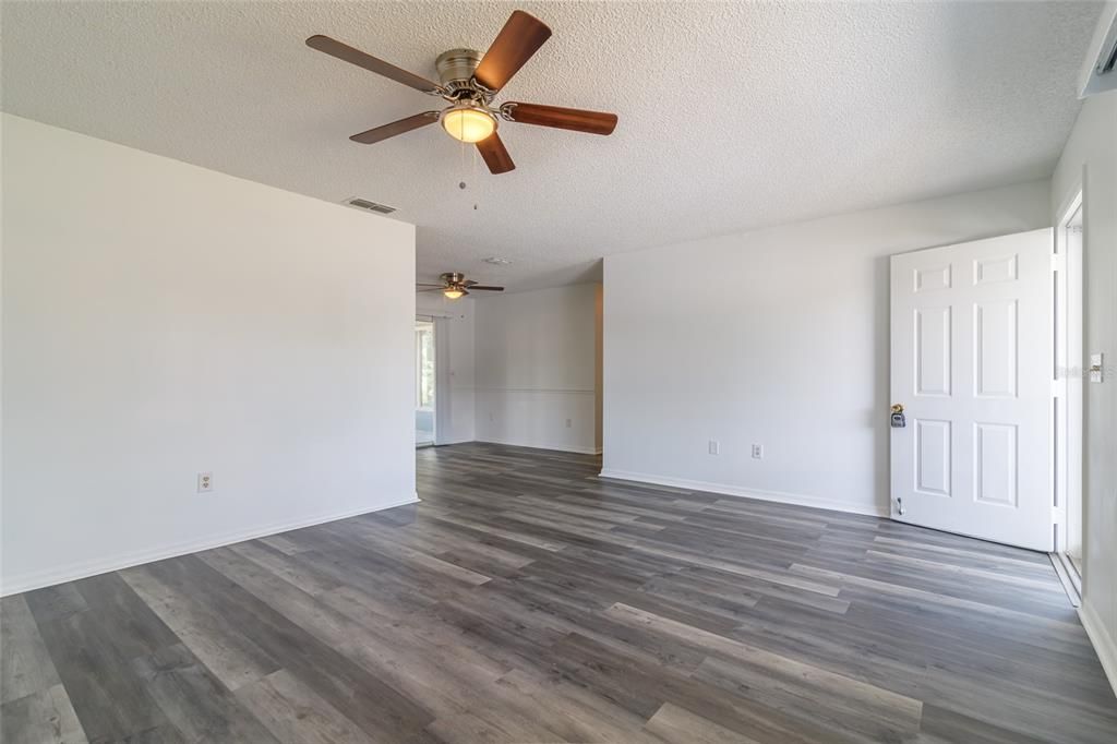 For Sale: $215,000 (2 beds, 2 baths, 1008 Square Feet)