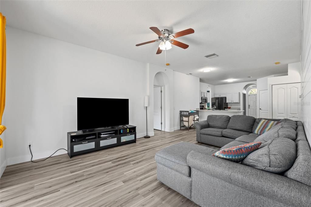 Active With Contract: $425,000 (4 beds, 2 baths, 1825 Square Feet)