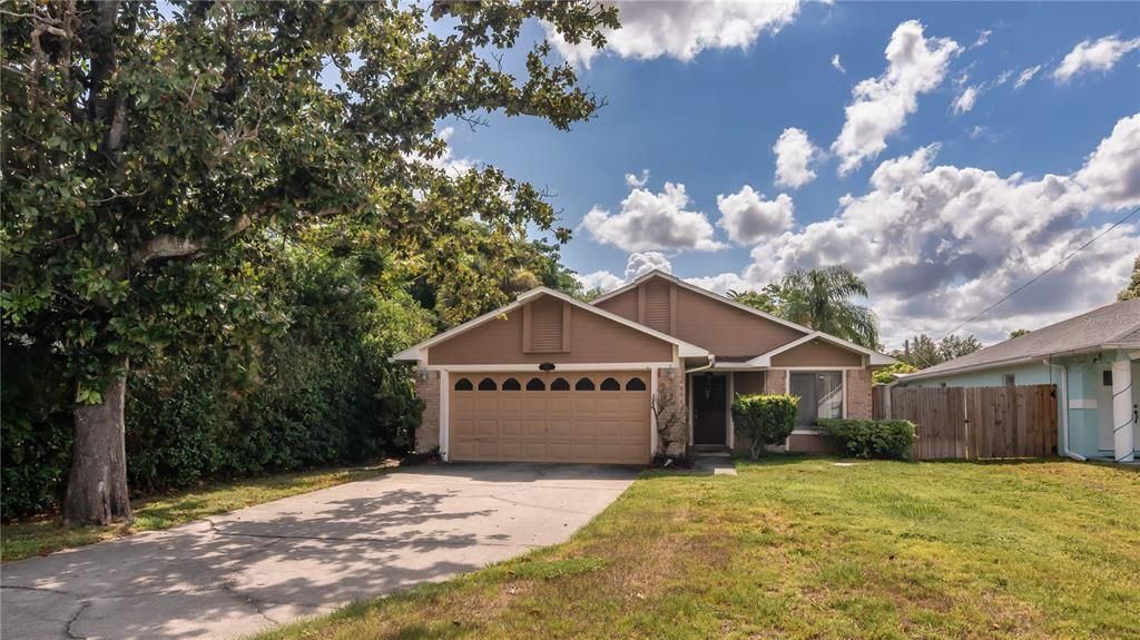 Active With Contract: $350,000 (3 beds, 2 baths, 1352 Square Feet)