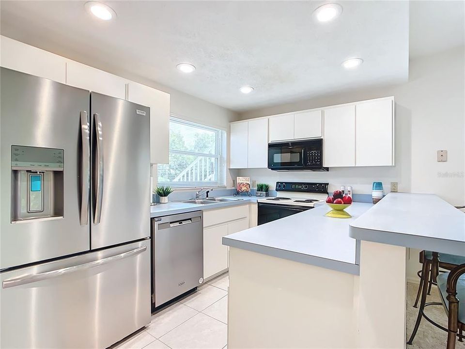 For Sale: $342,000 (2 beds, 2 baths, 1180 Square Feet)