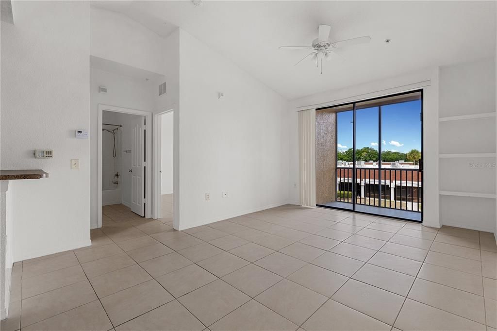 Active With Contract: $1,450 (1 beds, 1 baths, 731 Square Feet)