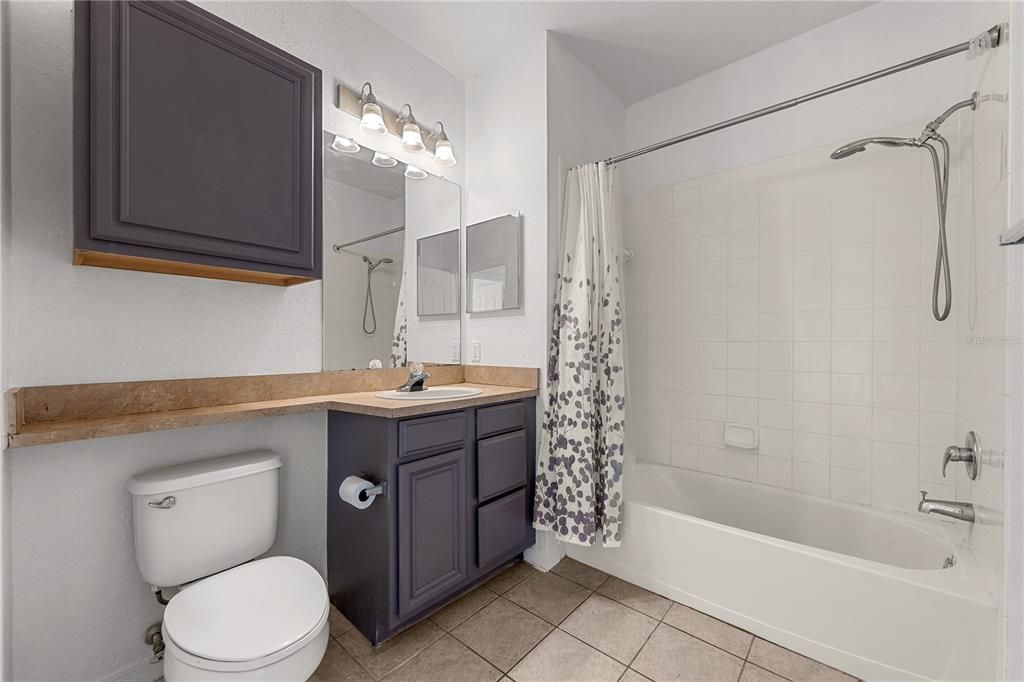 Active With Contract: $1,450 (1 beds, 1 baths, 731 Square Feet)