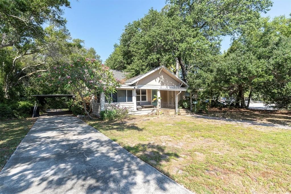 For Sale: $1,200,000 (3 beds, 2 baths, 1160 Square Feet)