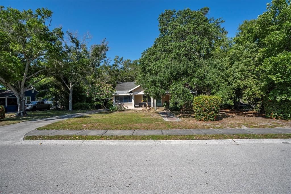 For Sale: $1,200,000 (3 beds, 2 baths, 1160 Square Feet)