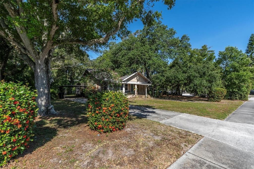 For Sale: $1,200,000 (3 beds, 2 baths, 1160 Square Feet)