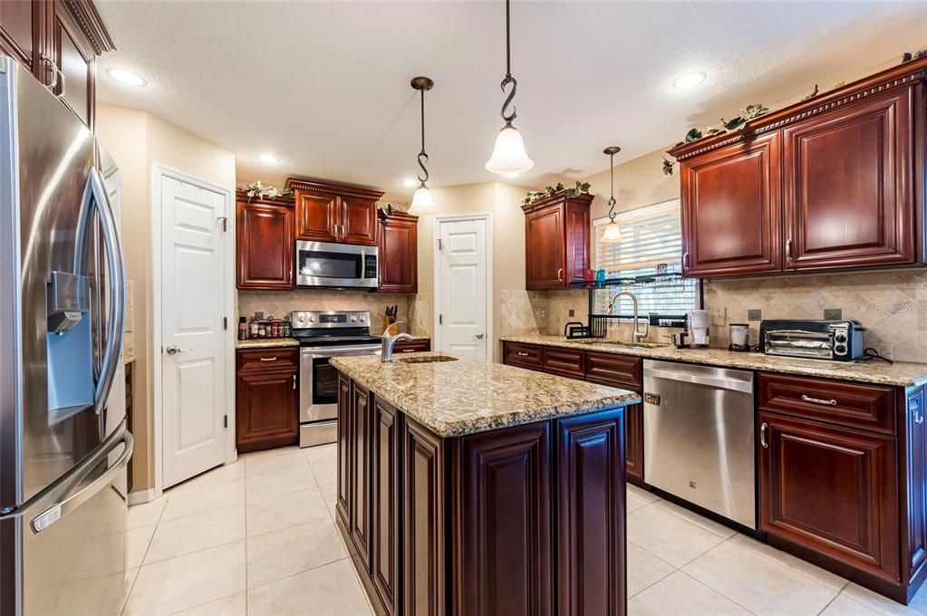 For Sale: $475,000 (4 beds, 2 baths, 2862 Square Feet)