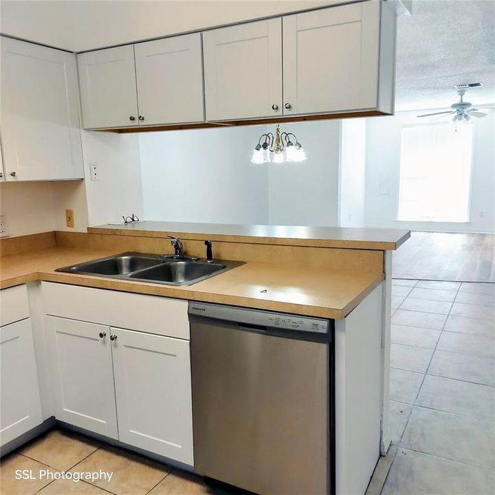 For Sale: $200,000 (2 beds, 2 baths, 1200 Square Feet)