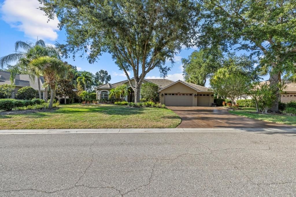 Active With Contract: $850,000 (3 beds, 2 baths, 2692 Square Feet)