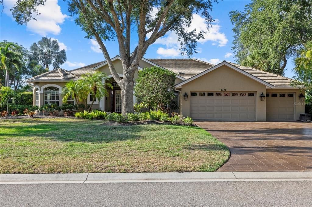 Active With Contract: $850,000 (3 beds, 2 baths, 2692 Square Feet)