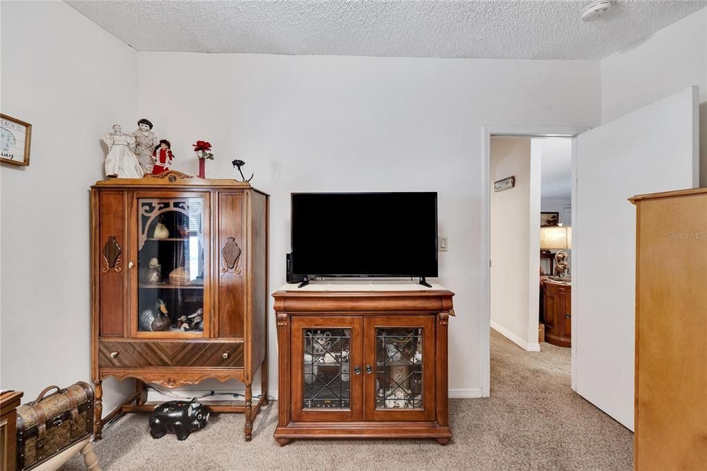 Active With Contract: $289,000 (3 beds, 2 baths, 1120 Square Feet)